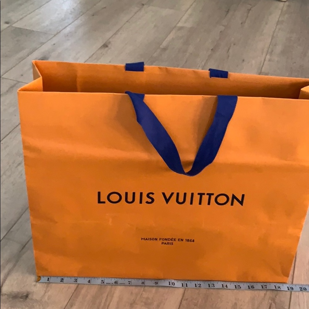 Louis Vuitton paper shopping bag